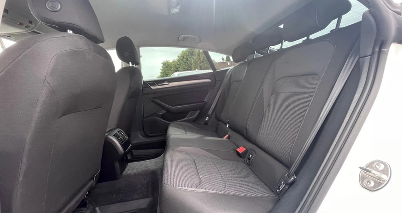 Volkswagen Arteon cena 84900 przebieg: 167000, rok produkcji 2017 z Mikołajki małe 232